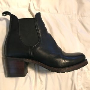 Frye Sabrina Chelsea booties